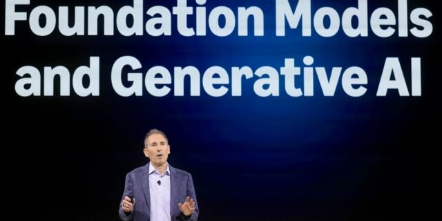 Amazon planea agregar los modelos Grok de SpaceX, fortaleciendo la oferta de IA

 | AI,Tech,amazon,aws,artificial-intelligence,generative-ai,cloud-computing,spacex,exclusive,limited-synd,andy-jassy,elon-musk,grok