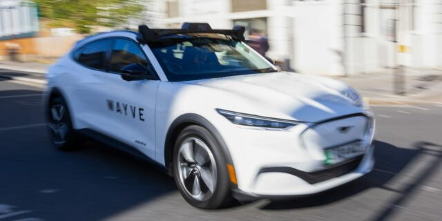 Wayve lanza un laboratorio de inteligencia artificial para mirar más allá de los vehículos autónomos

 | AI,Startups,Tech,Transportation,ai,robots,self-driving,autonomous-vehicles,startups,limited-synd,artificial-intelligence,exclusive