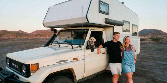 Mi esposo y yo vivimos y trabajamos en una camioneta; No tenemos planes de jubilarnos.

 | Health,Travel,essay,health-freelancer,health,vanlife,travel,camper-van,tiny-house,sex-and-relationships,marriage