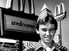 Las fotos muestran cómo era comer en McDonald’s en los años 80
| Food,features,mcdonalds,mc-donalds,fast-food,fast-food-restaurant,history,1980s Las fotos muestran cómo era comer en McDonald's en los años 80
| Food,features,mcdonalds,mc-donalds,fast-food,fast-food-restaurant,history,1980s