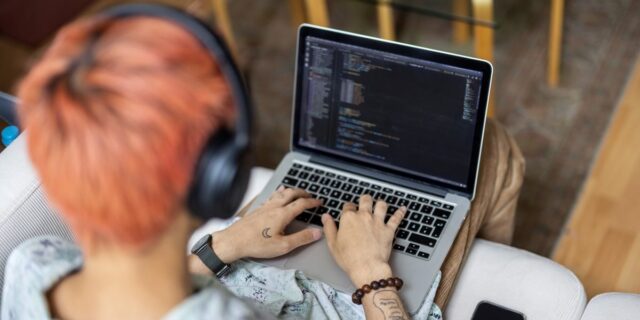 El presidente de Zig dice que las contribuciones a la El presidente de Zig dice que las contribuciones a la codificación de IA son "invariablemente basura"
| AI,Tech,ai,vibe-coding,claude-code,codex