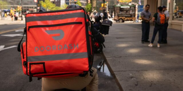 DoorDash contrata a alguien por 200.000 dólares para apuntar a 'terminales en línea'

 | Careers,doordash,careers,jobs,marketing,hot-jobs
