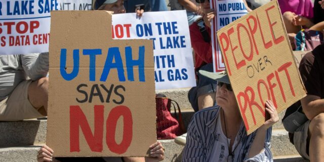 Utah endurece las reglas para el centro de datos de inteligencia artificial de Kevin O'Leary después de una reacción violenta

 | AI,Tech,data-centers,ai,kevin-oleary