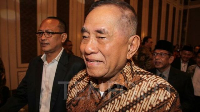 El cuerpo de Ryamizard Ryacudu fue enterrado en Cikeas Bogor El cuerpo de Ryamizard Ryacudu fue enterrado en Cikeas Bogor
|