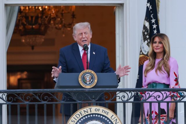 Los precios mundiales del petróleo caen por debajo de los 108 dólares por barril después de que Trump reafirma que pondrá fin a la guerra en Irán "muy rápidamente"; Ormuz ve un aumento en el tráfico de camiones cisterna

 | 