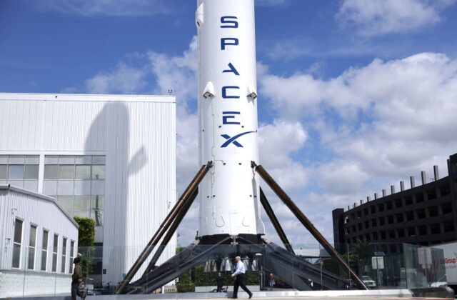SpaceX acaba de ganar un contrato de 2 mil millones SpaceX acaba de ganar un contrato de 2 mil millones de dólares para fabricar satélites para la Fuerza Espacial
|