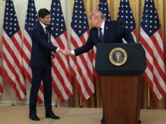Trump le dice a Warsh que «sea completamente independiente» como presidente de la Reserva Federal. “No me miréis”, dijo el presidente.
| Trump le dice a Warsh que "sea completamente independiente" como presidente de la Reserva Federal. “No me miréis”, dijo el presidente.
|