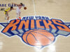 Este hombre de Filadelfia gastó más de $18,000 para comprar casi 100 boletos entre los Sixers y los Knicks para fanáticos del baloncesto de fuera de la ciudad.
| Este hombre de Filadelfia gastó más de $18,000 para comprar casi 100 boletos entre los Sixers y los Knicks para fanáticos del baloncesto de fuera de la ciudad.
|