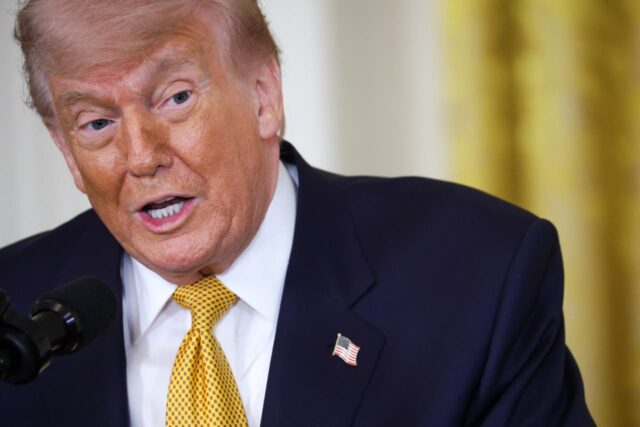 Los futuros del petróleo suben tras el incendio comercial entre Estados Unidos e Irán; Los futuros de acciones se mantienen en calma después de que un tribunal rechazara los aranceles de Trump

 | 