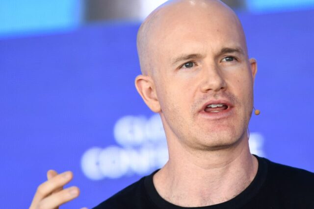 Coinbase despedirá al 14% del personal mientras la IA impulsa una 'nueva forma de trabajar'

 | 