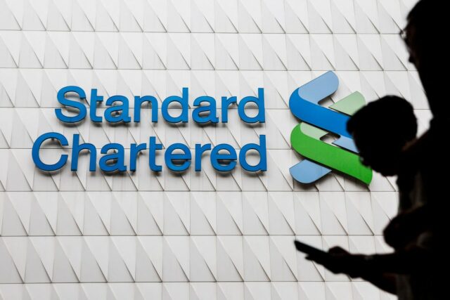 La IA es el foco de atención a medida que La IA es el foco de atención a medida que Standard Chartered Bank reemplaza el "capital humano de menor valor", reduciendo el personal administrativo en un 15%
|