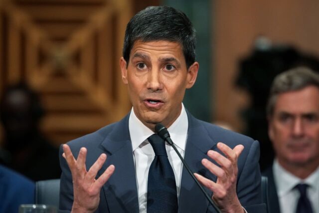 Kevin Warsh será el primer presidente de la Reserva Federal que prestará juramento en la Casa Blanca en casi 40 años.

 | 
