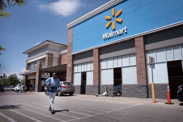 La Generación Z exige mayores acuerdos, lo que genera ganancias La Generación Z exige mayores acuerdos, lo que genera ganancias para los minoristas de descuento como Walmart y Ross
|