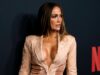 Jennifer López vuelve a poner en venta su propiedad en Beverly Hills, ahora por $ 10 millones menos
| Jennifer López vuelve a poner en venta su propiedad en Beverly Hills, ahora por $ 10 millones menos
|