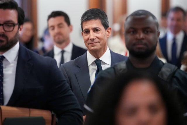 Trump dice que dejará que Warsh "haga lo que quiera" Trump dice que dejará que Warsh "haga lo que quiera" con las tasas de interés. Es un comentario para el que se estaban preparando los observadores de la Reserva Federal.
|