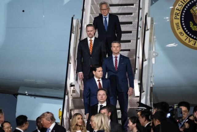 Lo que los directores ejecutivos de Tesla, Nvidia y más de una docena de otras empresas esperan ganar al unirse a Trump en China

 | 