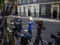 Mientras el mandato de Keir Starmer se tambalea al borde del abismo, la deuda pública del Reino Unido sigue cayendo
| Mientras el mandato de Keir Starmer se tambalea al borde del abismo, la deuda pública del Reino Unido sigue cayendo
|