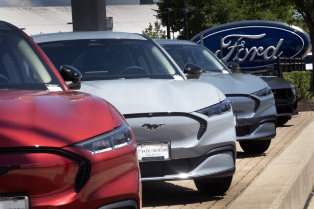 Las acciones de Ford son las que más ganan en Las acciones de Ford son las que más ganan en el S&P 500. El fabricante de automóviles le da un giro muy Tesla a las cosas.
|