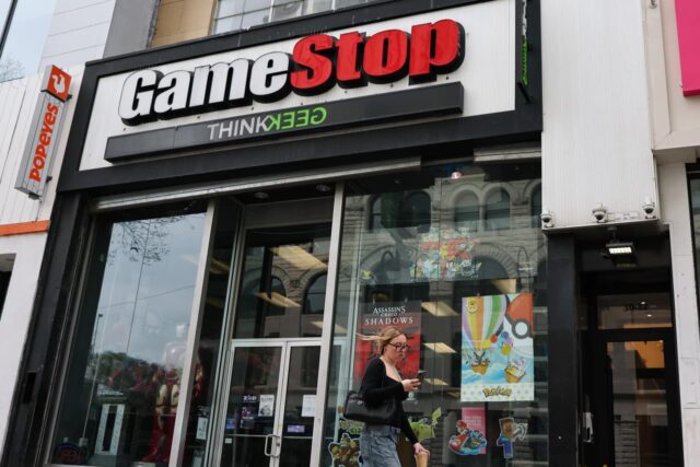 GameStop aumenta su participación en eBay tras el rechazo de GameStop aumenta su participación en eBay tras el rechazo de su oferta de compra
|