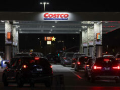 La demanda de gas de Costco alcanza récords, mientras los compradores intentan anticipar futuros aumentos de precios
| La demanda de gas de Costco alcanza récords, mientras los compradores intentan anticipar futuros aumentos de precios
|