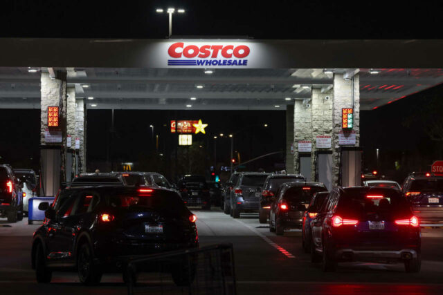 La demanda de gas de Costco alcanza récords, mientras los La demanda de gas de Costco alcanza récords, mientras los compradores intentan anticipar futuros aumentos de precios
|