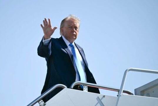El ‘impresionante’ final de la demanda del IRS de Trump plantea cuestiones sobre la legislación fiscal que se analizarán durante años
| El 'impresionante' final de la demanda del IRS de Trump plantea cuestiones sobre la legislación fiscal que se analizarán durante años
|