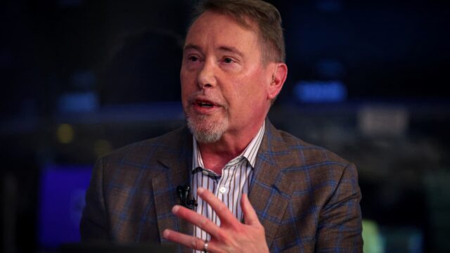 Jeffrey Gundlach dice que Warsh de la Reserva Federal no Jeffrey Gundlach dice que Warsh de la Reserva Federal no será el presidente de "dinero fácil" que muchos esperaban
|