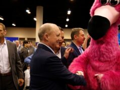 Greg Abel acaba de hacer su primer gran negocio como director ejecutivo de Berkshire. Por qué Warren Buffett está feliz
| Greg Abel acaba de hacer su primer gran negocio como director ejecutivo de Berkshire. Por qué Warren Buffett está feliz
|