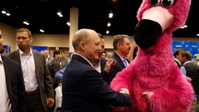Greg Abel acaba de hacer su primer gran negocio como Greg Abel acaba de hacer su primer gran negocio como director ejecutivo de Berkshire. Por qué Warren Buffett está feliz
|