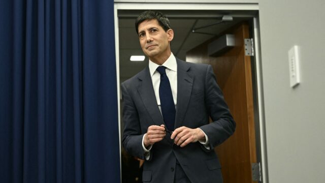 El presidente Warsh se abstiene de dar previsiones sobre los El presidente Warsh se abstiene de dar previsiones sobre los tipos, mientras que varios miembros señalan un aumento en 2026.
|