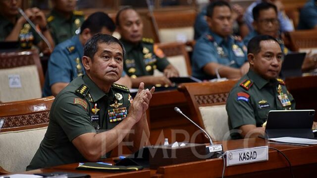 TNI AD ayuda al gobierno local a convertir residuos en combustible

 | 