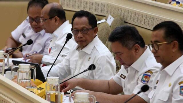 Ministro del Interior: Muchos honorarios de gobiernos regionales se contratan Ministro del Interior: Muchos honorarios de gobiernos regionales se contratan por proximidad
|