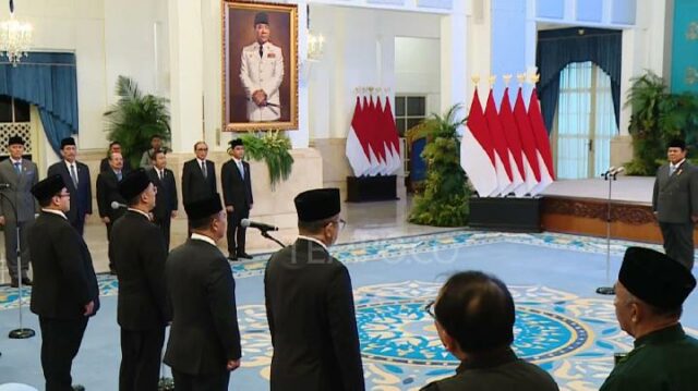 Prabowo se disculpa por la recepción tardía de los embajadores Prabowo se disculpa por la recepción tardía de los embajadores de países amigos
|