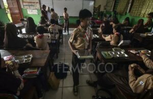 Audiencia en el Tribunal Constitucional: MBG provoca despidos masivos de profesores de PPPK e interrumpe el horario de clases
| Audiencia en el Tribunal Constitucional: MBG provoca despidos masivos de profesores de PPPK e interrumpe el horario de clases
|