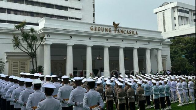 Prabowo dirige la ceremonia del Día de Pancasila y Megawati Prabowo dirige la ceremonia del Día de Pancasila y Megawati participa
|