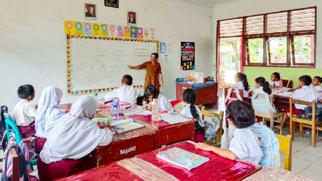 3.800 escuelas de Sumatra recuperadas y puestas de nuevo en 3.800 escuelas de Sumatra recuperadas y puestas de nuevo en servicio, 66 saldrán de la zona roja
|