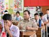 Visitó SMPN 111 Yakarta para comprobar MBG, Prabowo participó en una comida con los estudiantes
| Visitó SMPN 111 Yakarta para comprobar MBG, Prabowo participó en una comida con los estudiantes
|