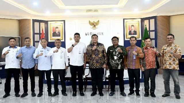 El gobernador de Sumatra del Norte pide al BNNP que colabore en la erradicación de las drogas

 | 