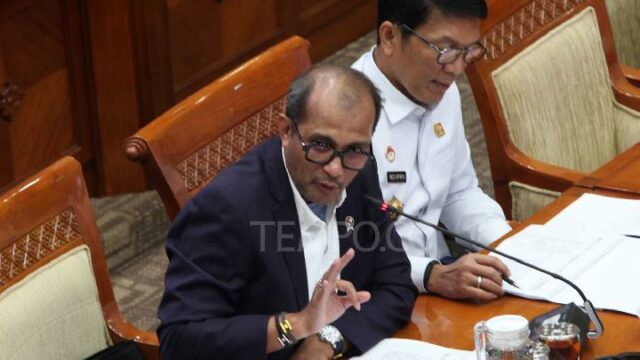 El Gobierno y la RPD acuerdan que la policía activa El Gobierno y la RPD acuerdan que la policía activa puede ocupar posiciones civiles
|