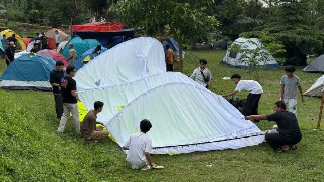 La policía disuelve el campamento juvenil Ahmadía en Karanganyar

 | 