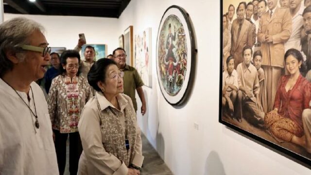 Desde cuadros infantiles hasta “Supermemar”, una serie de obras que llaman la atención de Megawati

 | 