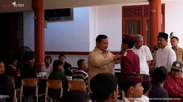 Prabowo inspecciona la escuela secundaria Tabanan, Bali

 | 