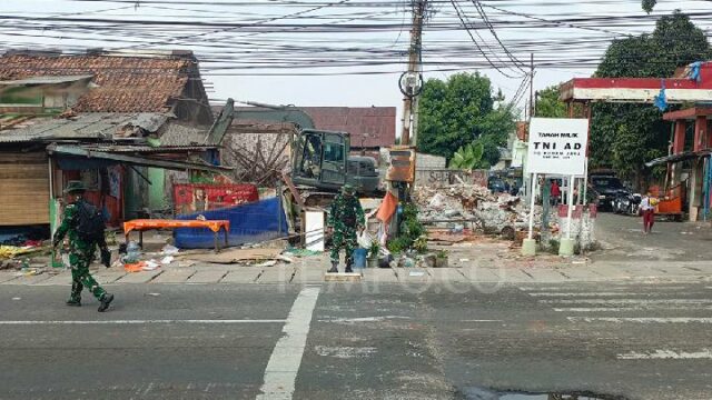 TNI AD afirma no defender los derechos de los residentes TNI AD afirma no defender los derechos de los residentes de Lenteng Agung
|
