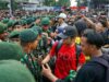 La policía y el TNI bloquean la acción estudiantil hacia la rotonda de HI
| La policía y el TNI bloquean la acción estudiantil hacia la rotonda de HI
|
