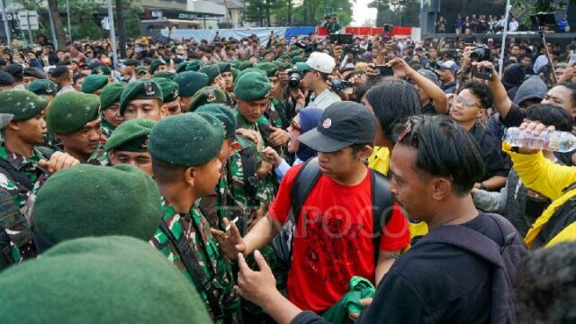 La policía y el TNI bloquean la acción estudiantil hacia la rotonda de HI

 | 