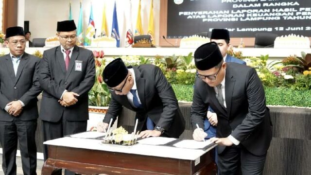 WTP del gobierno provincial de Lampung 12 veces seguidas, lo WTP del gobierno provincial de Lampung 12 veces seguidas, lo que demuestra su compromiso con la gobernanza financiera responsable
|