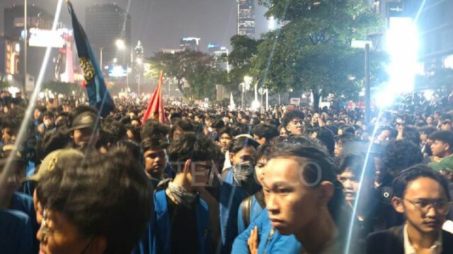 Continúan los manifestantes contra la quiebra de Indonesia | Continúan los manifestantes contra la quiebra de Indonesia
|