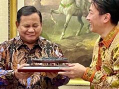 El viernes pasado, Prabowo recibió al ministro japonés de Defensa en Kertanegara.
| El viernes pasado, Prabowo recibió al ministro japonés de Defensa en Kertanegara.
|
