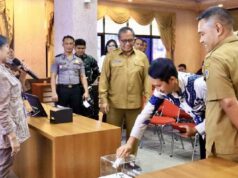 El gobierno de la regencia de Gresik finaliza las elecciones aldeanas de 2026 y prepara la votación electrónica para lograr una mayor transparencia
| El gobierno de la regencia de Gresik finaliza las elecciones aldeanas de 2026 y prepara la votación electrónica para lograr una mayor transparencia
|