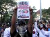 Protesta en la oficina del gobernador de Java Central promueve reformas
| Protesta en la oficina del gobernador de Java Central promueve reformas
|